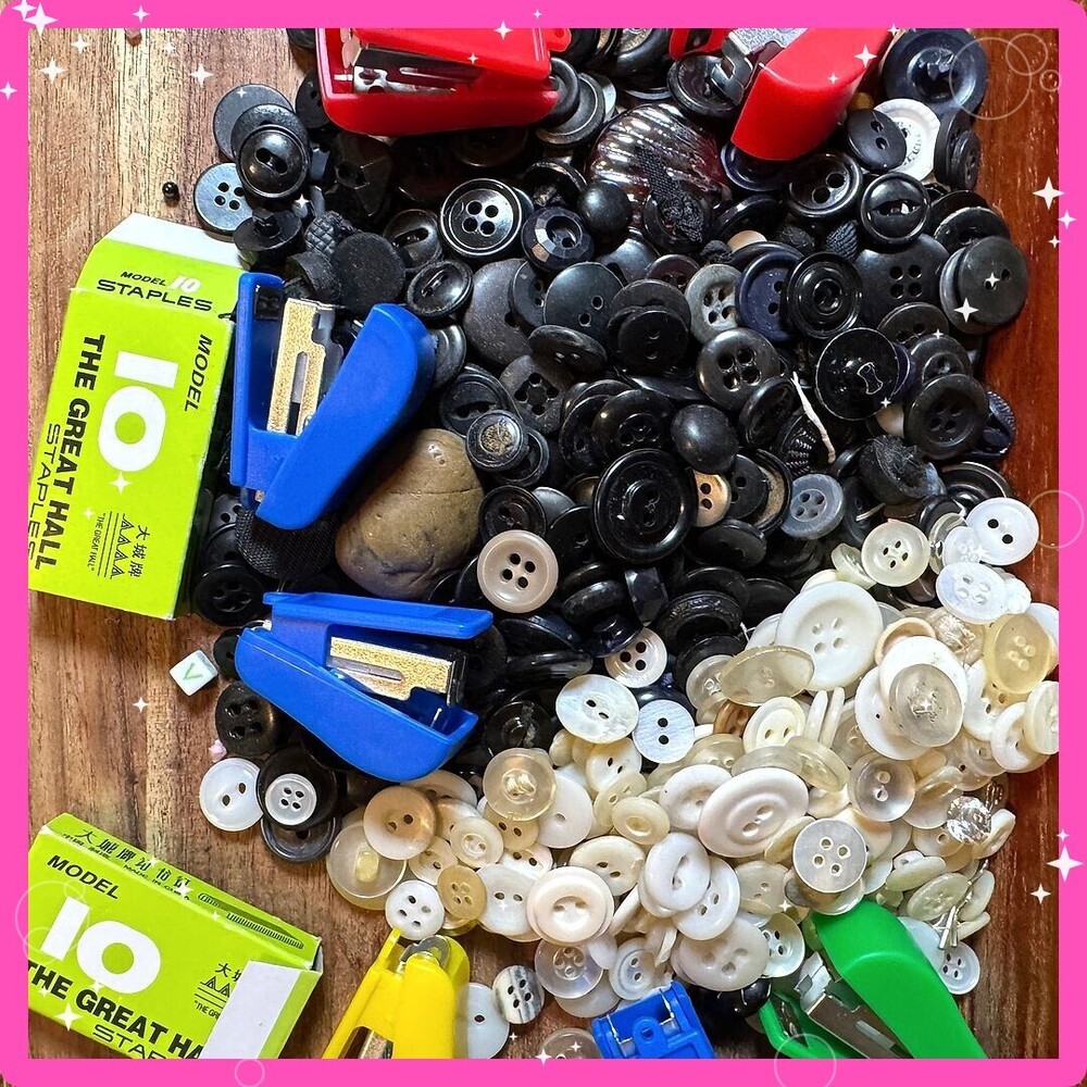 ⚜️ Mixed Lot | Vintage Modern Buttons Staplers Mother of Pearl | Resell DIY 🩷